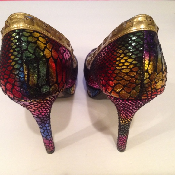 Wild Rose Multi colored size 6 heels gold stud - Picture 3 of 8